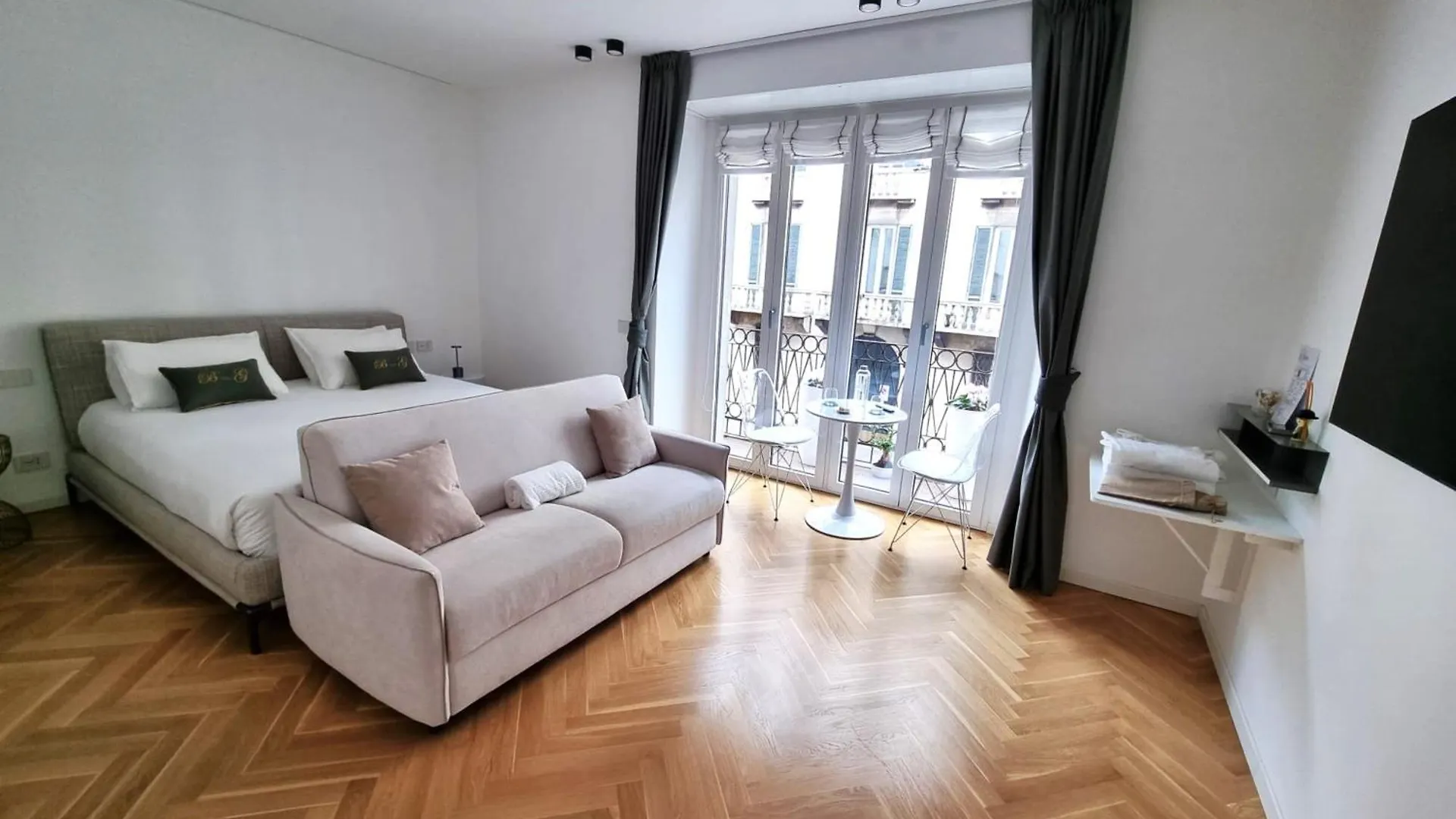 Hotel B And G San Babila- Luxury In The Heart Of Milano - Design District