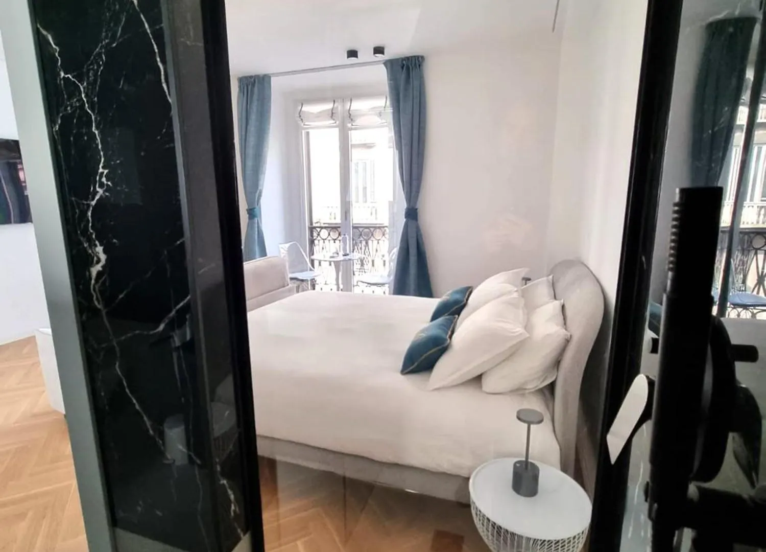 Hotel B And G San Babila- Luxury In The Heart Of Milano - Design District 0*, Milan