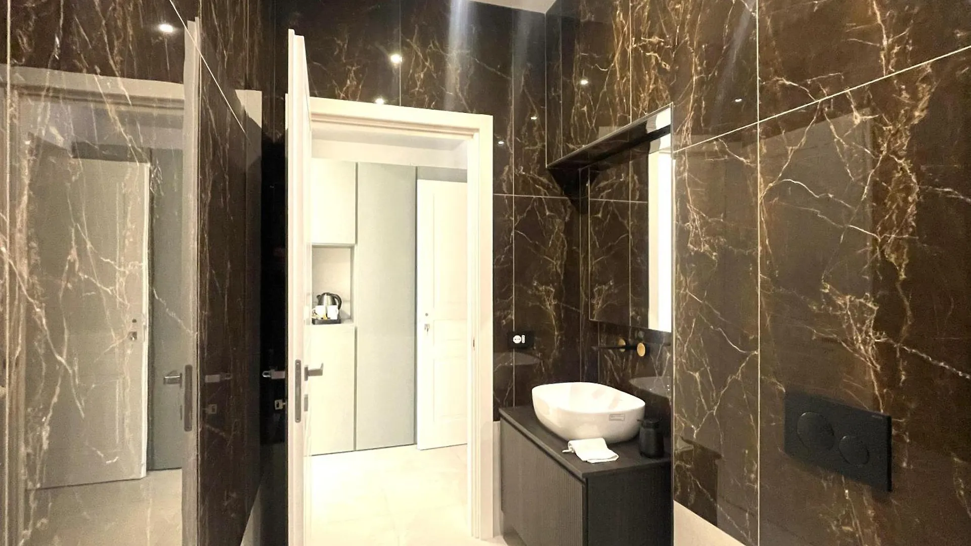 Hotel B And G San Babila- Luxury In The Heart Of Milano - Design District Italie