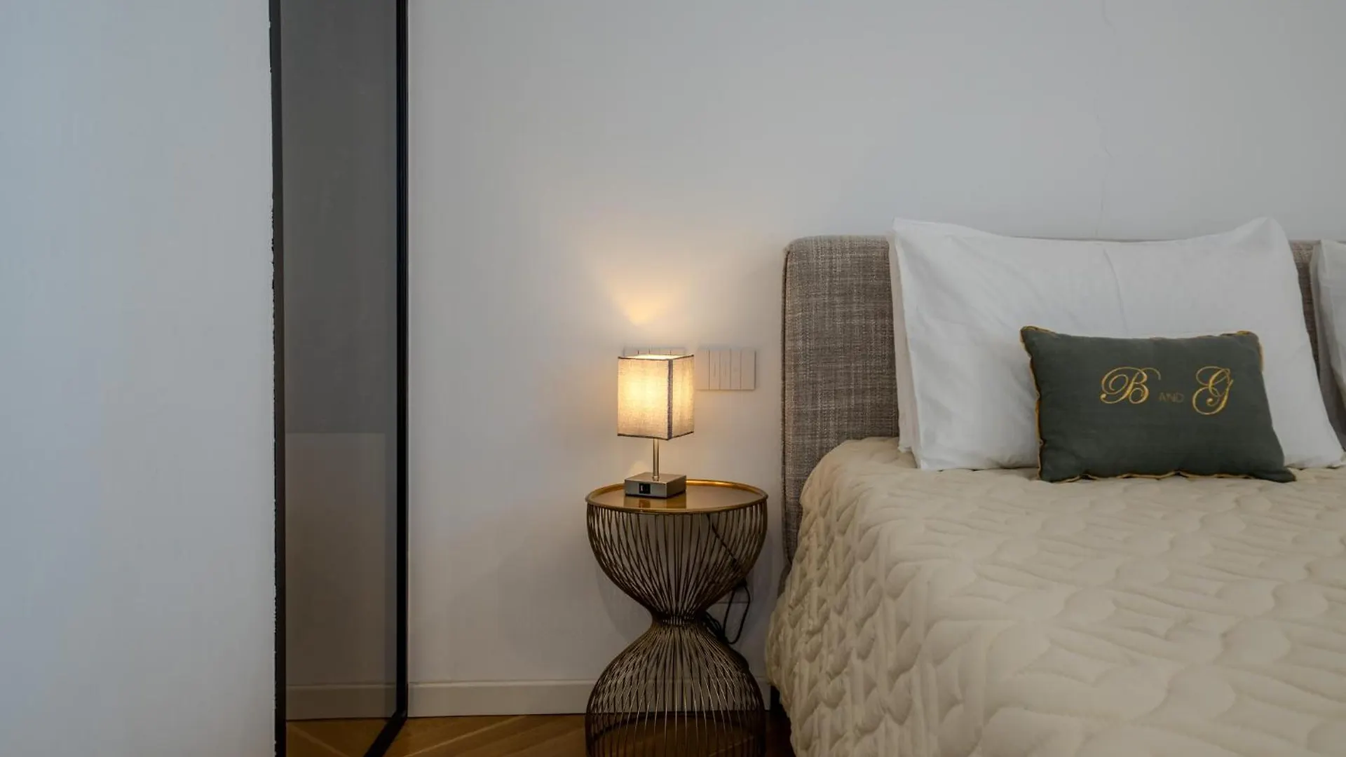 B And G San Babila- Luxury In The Heart Of Milano - Design District Hotell 0*,  Italien