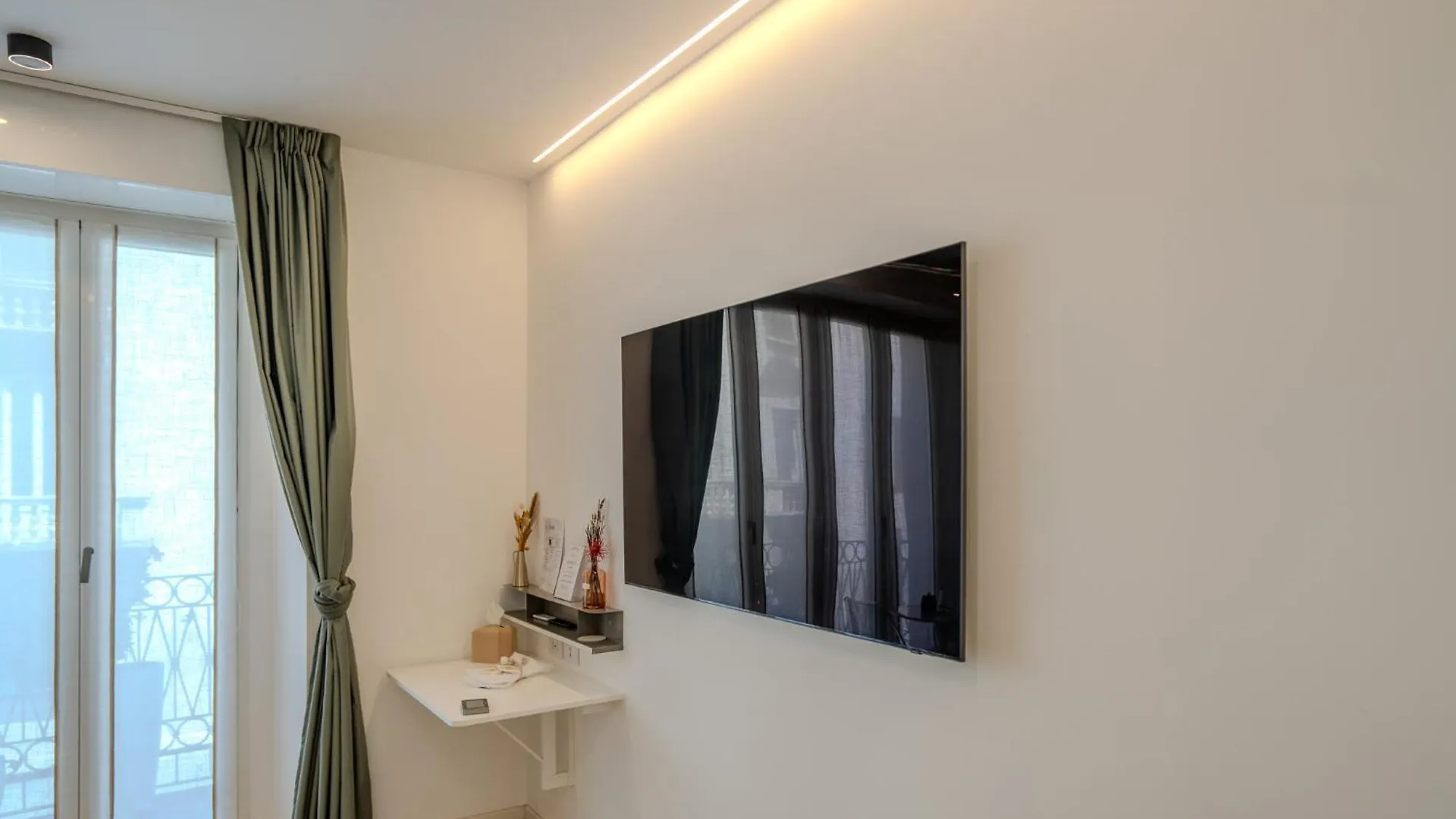 B And G San Babila- Luxury In The Heart Of Milano - Design District Hotell