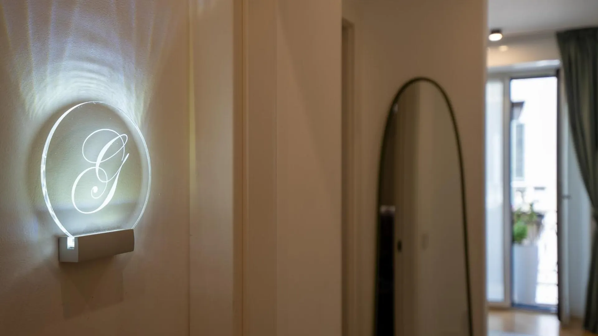 B And G San Babila- Luxury In The Heart Of Milano - Design District Hotell Italien
