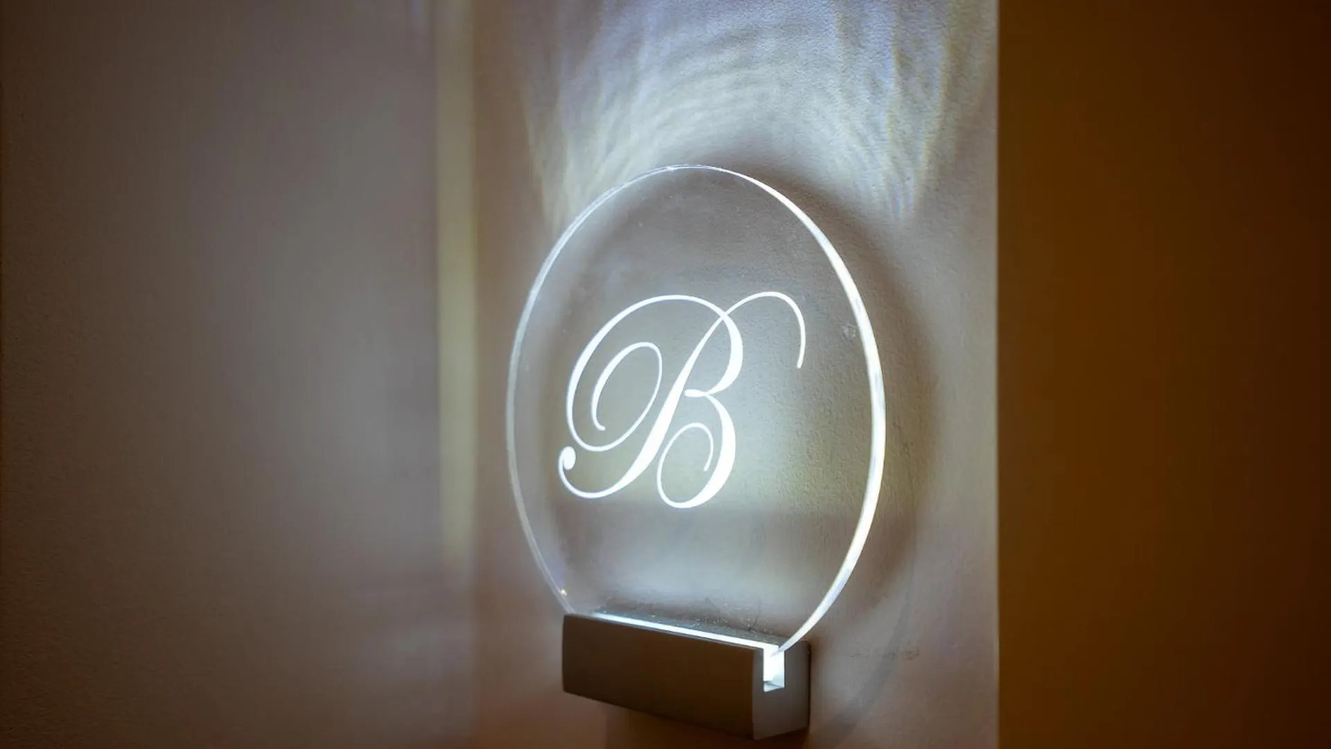 B And G San Babila- Luxury In The Heart Of Milano - Design District Hotell Pensionat