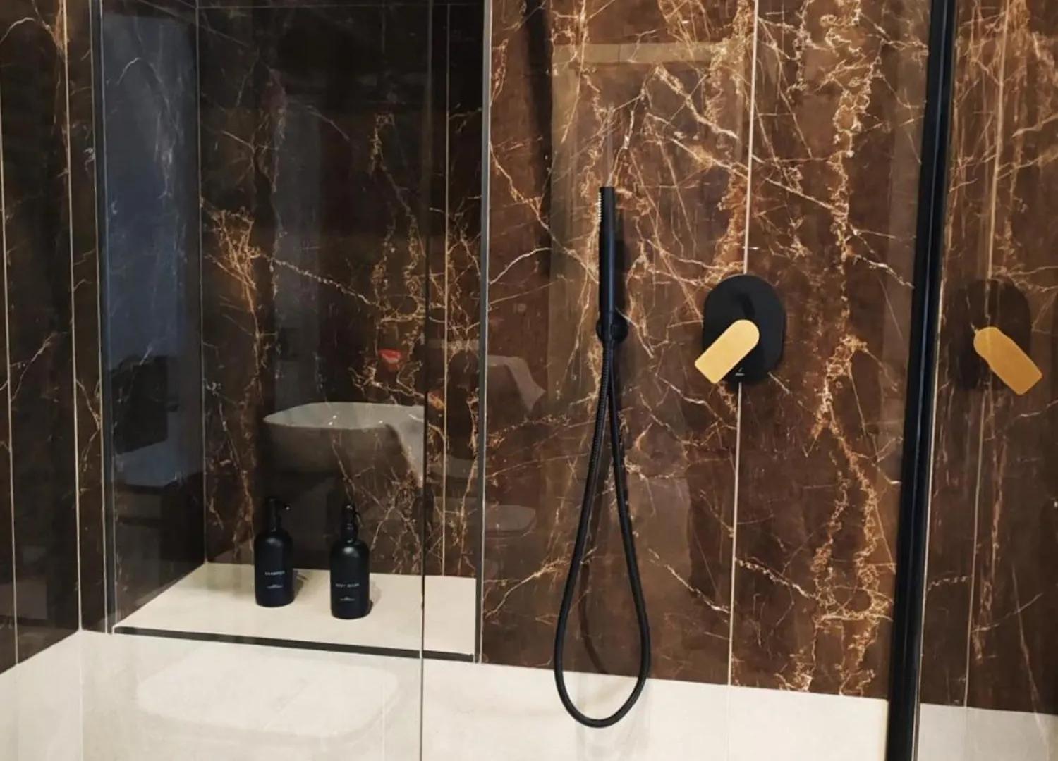 Hotel B And G San Babila- Luxury In The Heart Of Milano - Design District