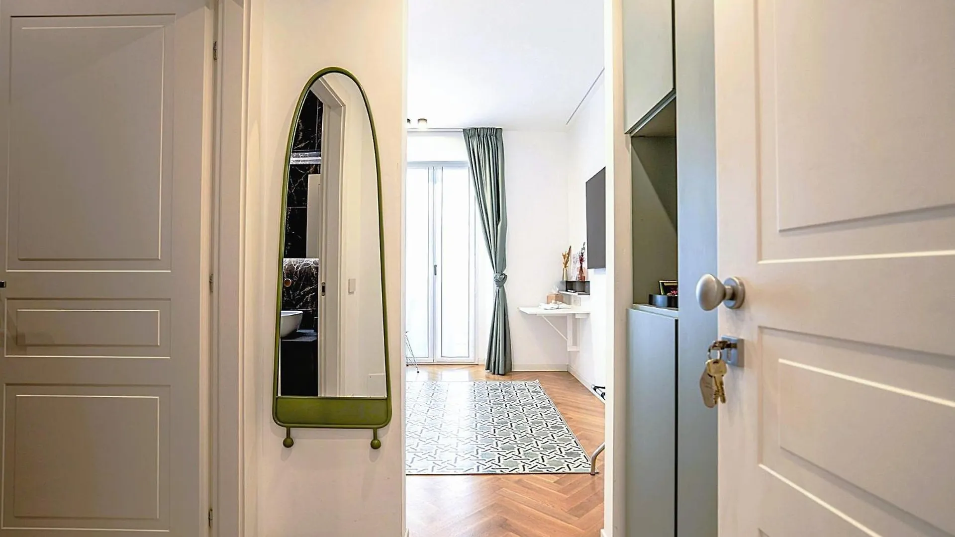 Hotel B And G San Babila- Luxury In The Heart Of Milano - Design District