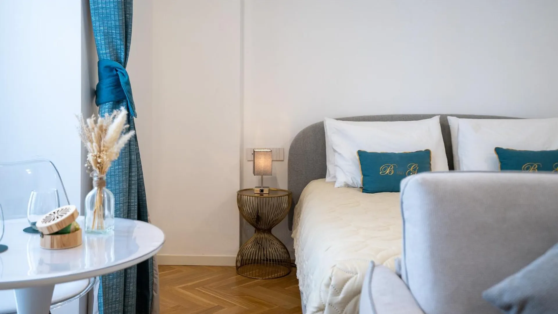 Pensión Hotel B And G San Babila- Luxury In The Heart Of Milano - Design District