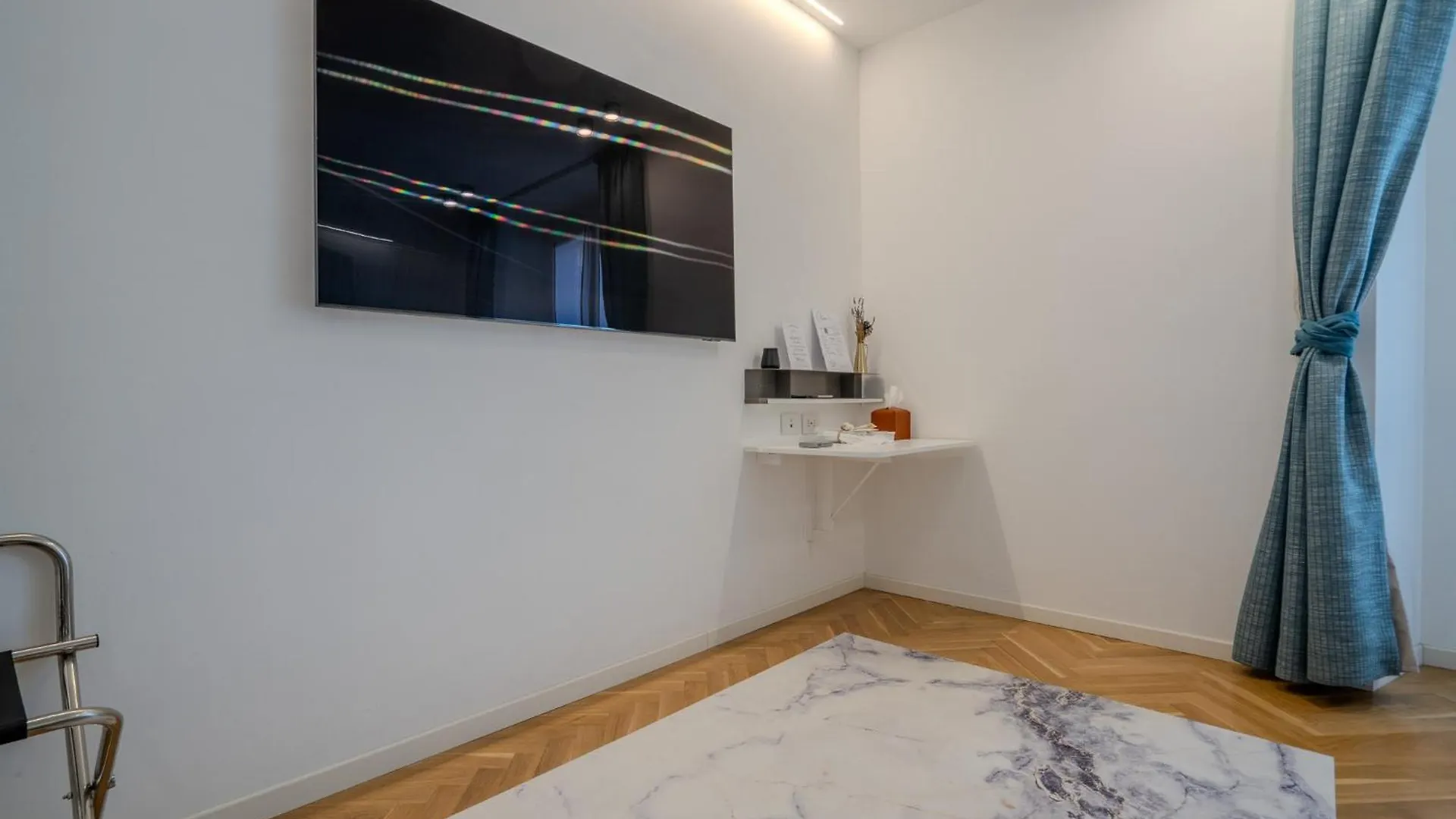 Pensión Hotel B And G San Babila- Luxury In The Heart Of Milano - Design District