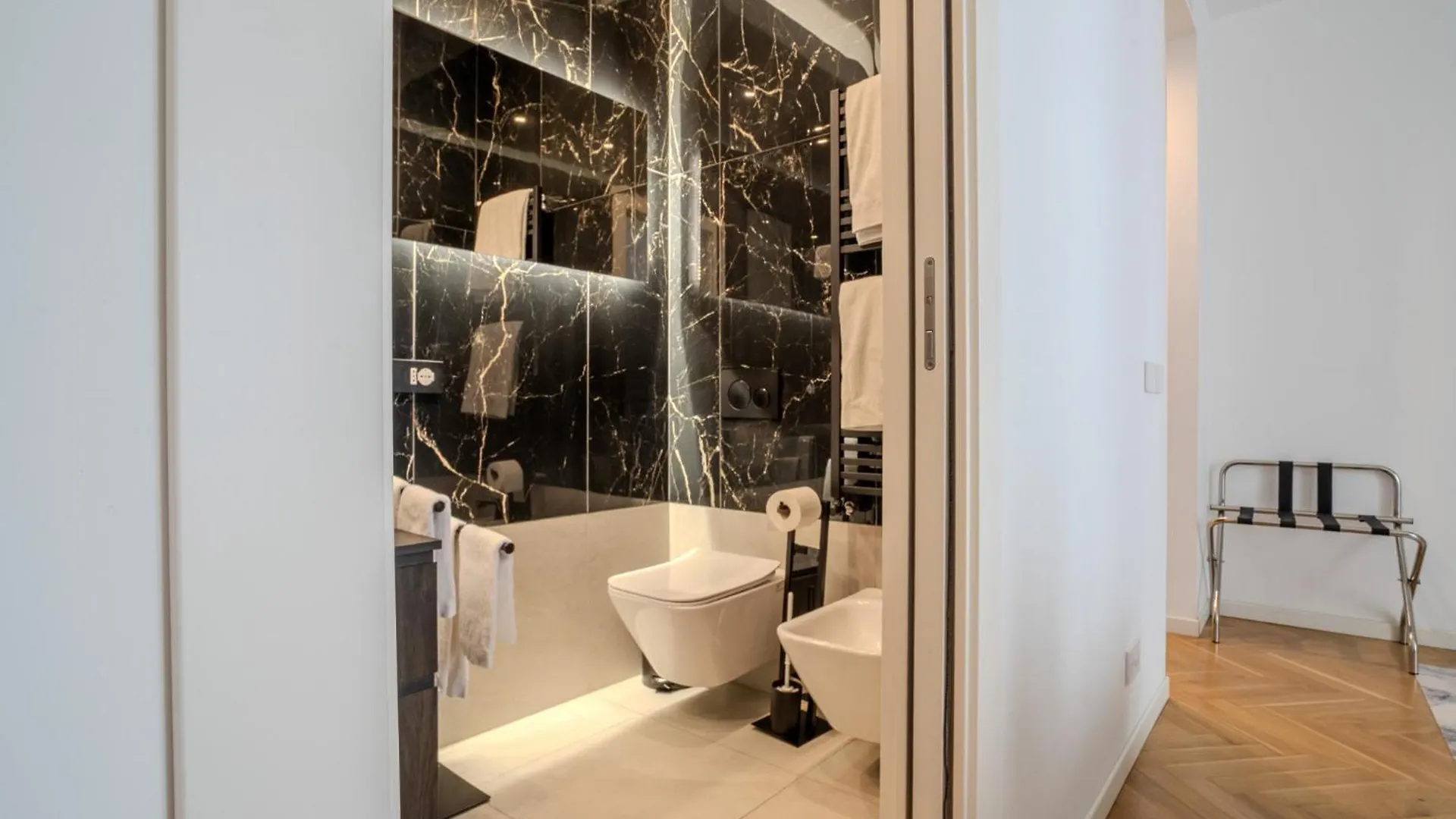 Hotel B And G San Babila- Luxury In The Heart Of Milano - Design District